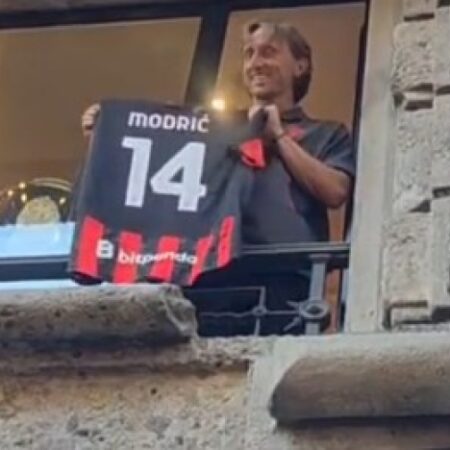 Modric si affaccia, delirio dei tifosi rossoneri: che accoglienza per il croato!