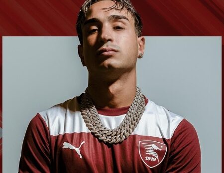 Serie C, la Salernitana presenta la nuova maglia con… Capo Plaza!