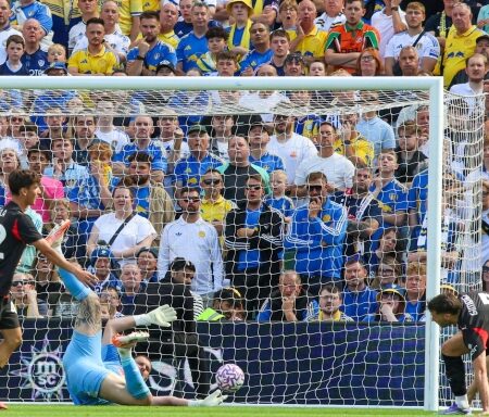 Col Leeds è subito Gimenez-gol. E Jashari si è già preso il Milan