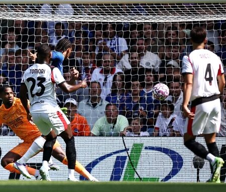 Autogol, svarioni ed espulsioni: Modric non basta, il Milan affonda in casa Chelsea