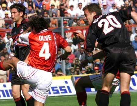 Bierhoff: "Non ci sono più centravanti forti di testa. Milan, con Vlahovic vai sul sicuro"