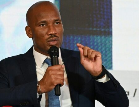 Drogba consegna una petizione della Caf all'Atalanta: "Processo equo per la cessione di Lookman"