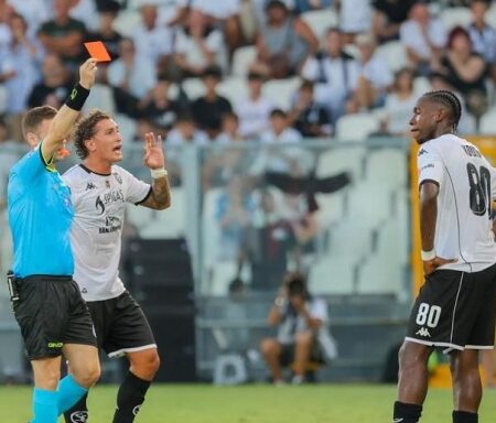 Piovono rossi: la Serie B è il torneo con più espulsi tra i top campionati d'Europa. Invece la A…