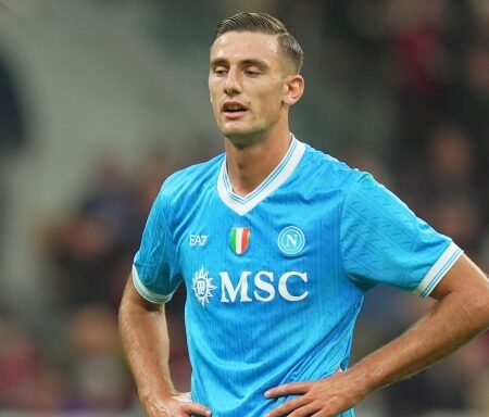 Lucca segna ma viene fischiato: la risposta d’amore per Napoli