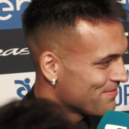 Lautaro Martinez elogia Chivu: “Un grande che abbraccia tutti”