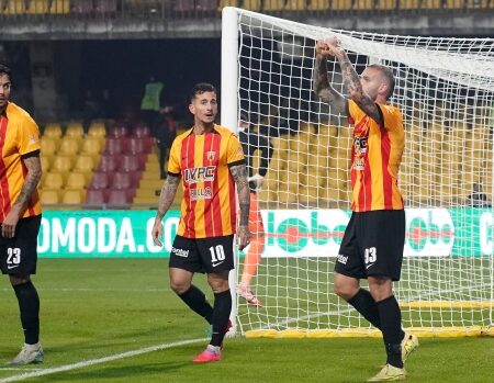 Benevento schiaccia Salernitana: 5-1 e secondo posto in classifica