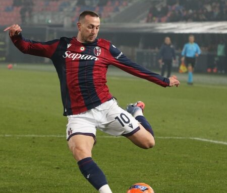 Bologna, Bernardeschi costretto a uscire dopo 40′ per infortunio