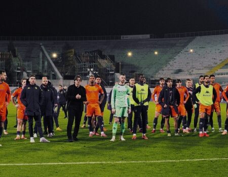 Fiorentina in crisi: futuro di Vanoli appeso a un filo