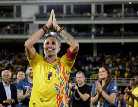Mario Yepes saluta il calcio con una partita emozionante a Cali