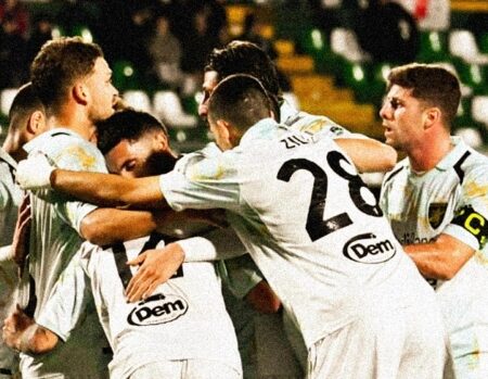 Frosinone supera Monza e si avvicina alla vetta della classifica