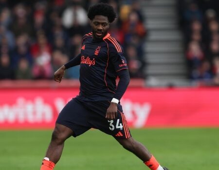 Nottingham Forest trionfa 3-0 contro il Fenerbahçe: Ola Aina risponde