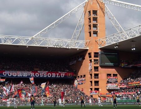 Incidente al Ferraris: tifoso cade nel fossato prima di Genoa-Torino