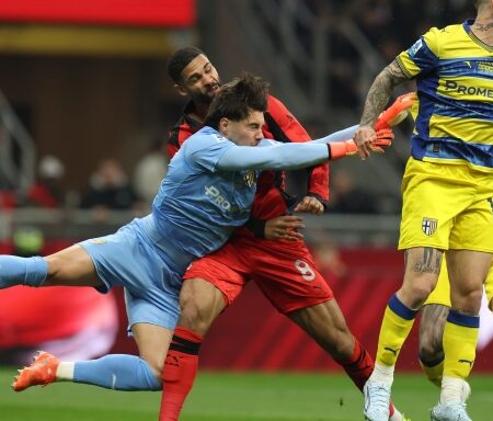 Milan contro il Var: polemiche per rigore su Loftus e gol di Troilo