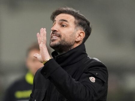 Fabregas: “Affrontiamo il Lecce con umiltà, Diao torna tra i convocati”