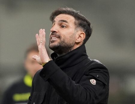 Fabregas: “Affrontiamo il Lecce con umiltà, Diao torna tra i convocati”