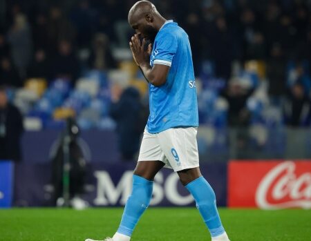 Napoli avverte Lukaku: rientro entro martedì o fuori rosa