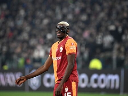 Osimhen accusato da Mercedes per inadempienza su leasing da 90 mila euro