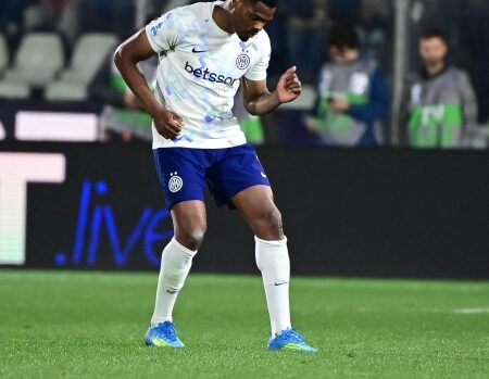 Como-Inter, le valutazioni: Dumfries brillante, Van der Brempt insufficiente