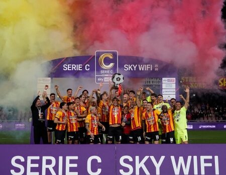 Cavese trionfa, Benevento in festa e crollo del Catania