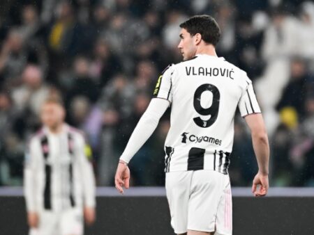 Juventus, Vlahovic in corsa per il Milan; Holm si riprende