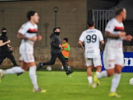Monopoli-Foggia: invasione di ultrà dopo la sconfitta